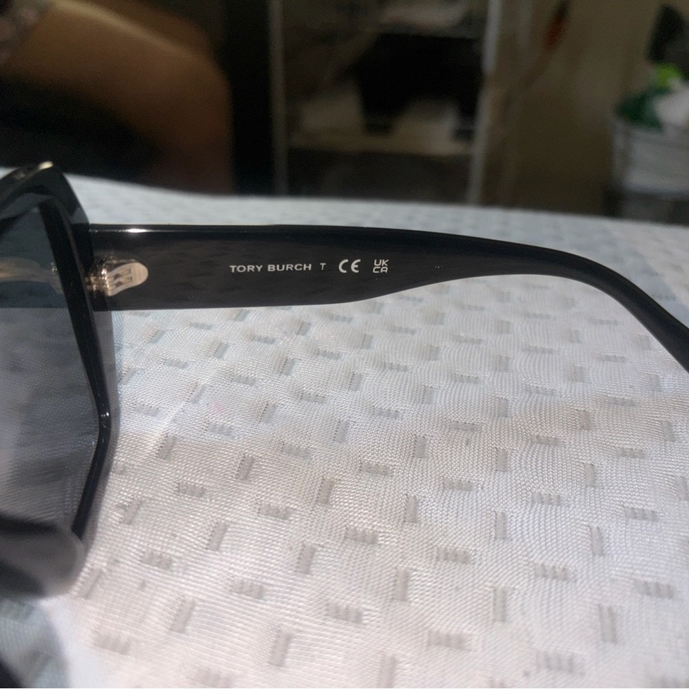 Tory Burch Black Oversized Square Sunglasses with Orange Case - Picture 5 of 8